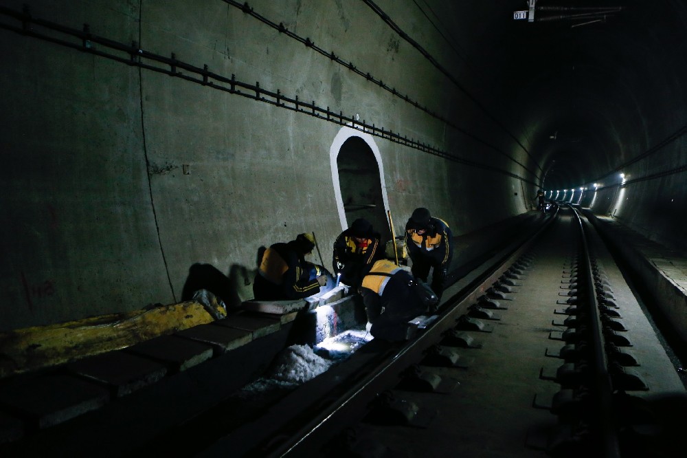 楚雄铁路运营隧道病害现状